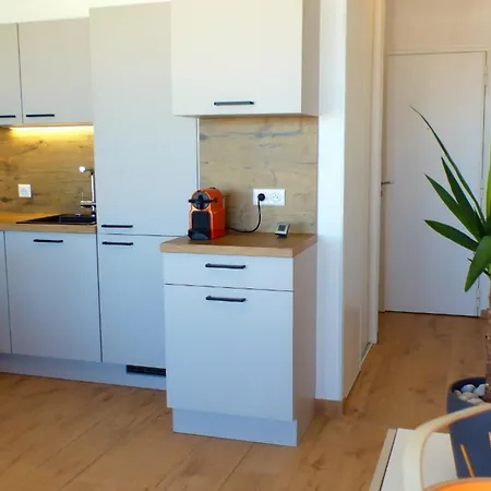 Апартаменты Beautiful Cocoon With Balcony - Near Beach